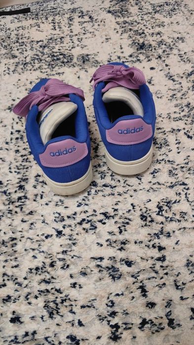 Продам женские кроссовки