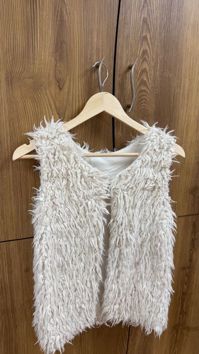 Пухкаво бяло елече