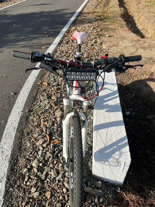 Vând bicicleta cu motor 80cc