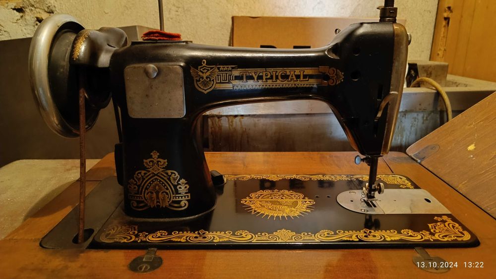 Продавам крачна шевна машина Typical