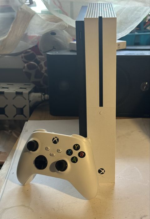Xbox One S cu Accesorii impecabil