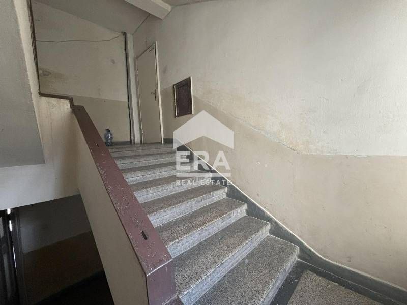 Едностаен, обзаведен, югоизточен апартамент за продажба, в тухлена сгр