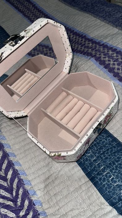 Шкатулка для украшений