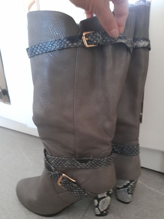 Стилни дамски ботуши