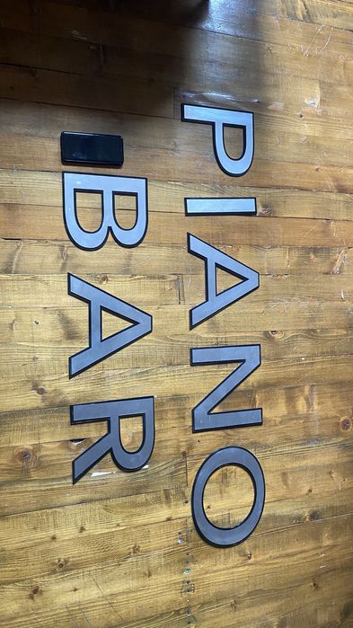 PIANO BAR обемни букви