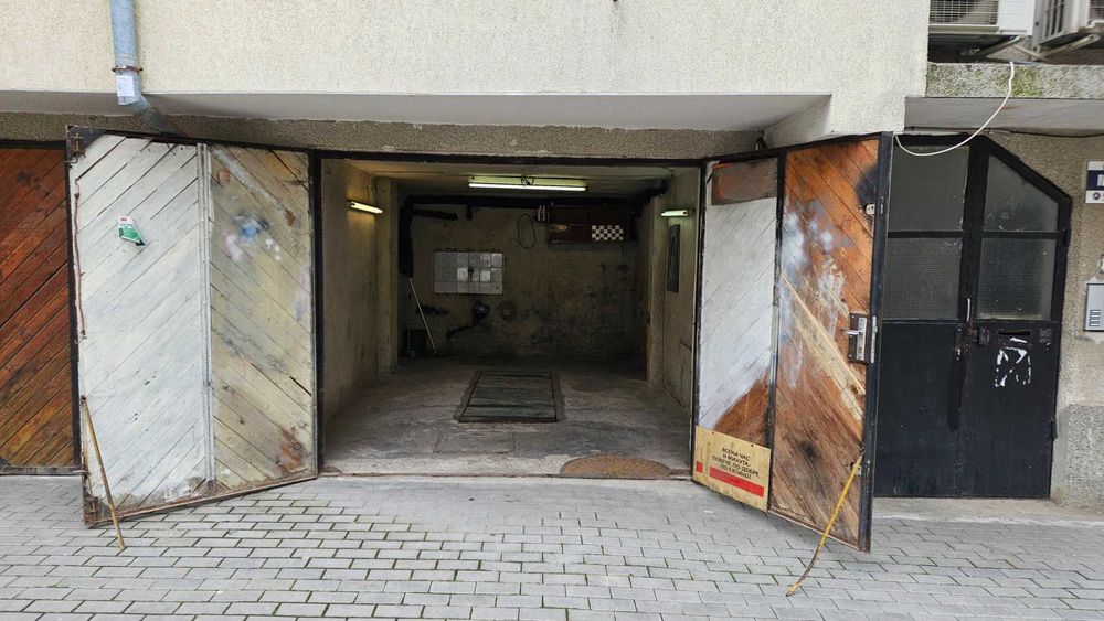 Дава се под наем Гараж / Паркомясто в Варна, Лятно кино Тракия - 17 кв.м за 154.53 € - Снимка #1