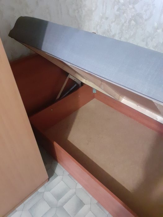 Продам кровать .