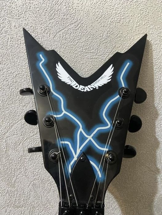 Продам элктрогитару dean razorback