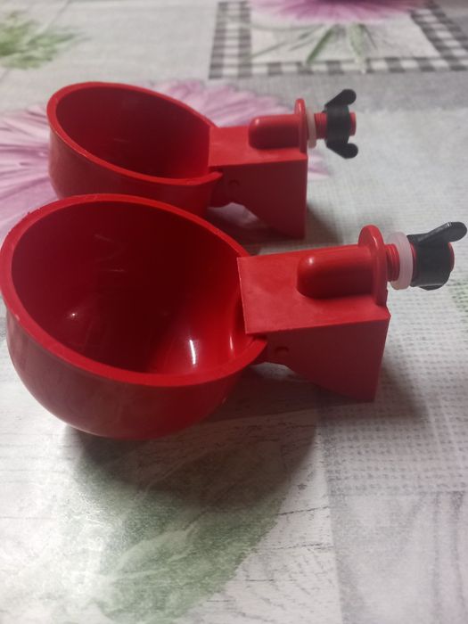 Хранилка за малки пиленца