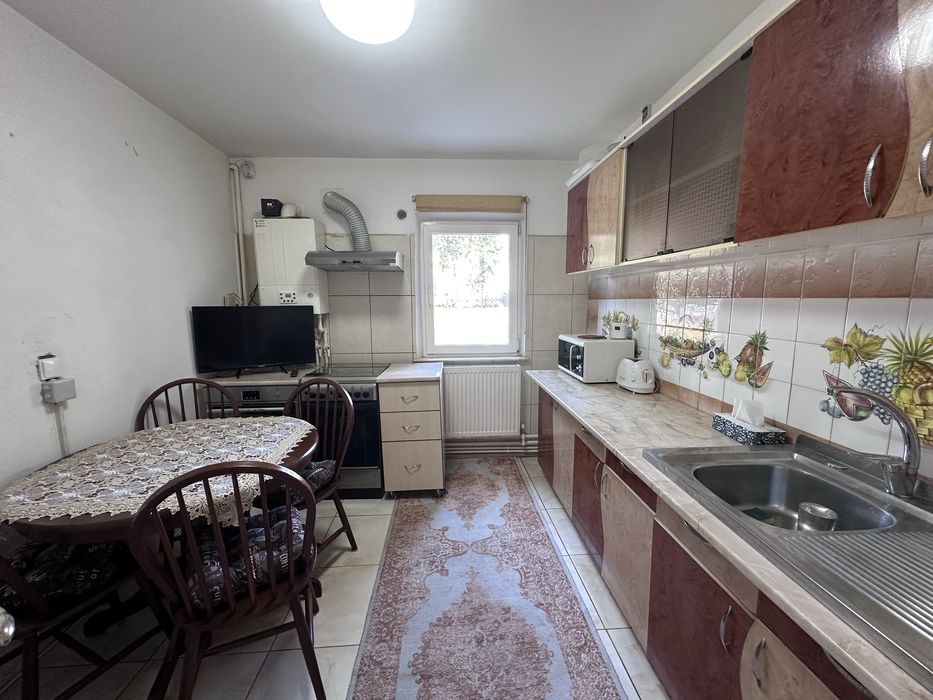 Apartament 3 camere de inchiriat termen lung