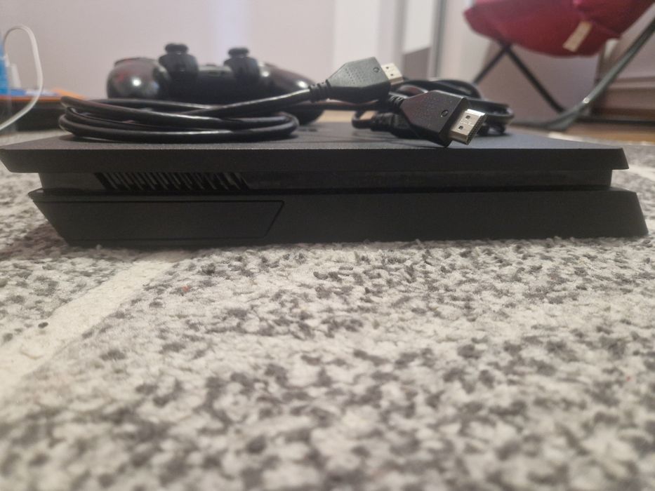 PlayStation 4 Slim 1TB + Controller + Cabluri