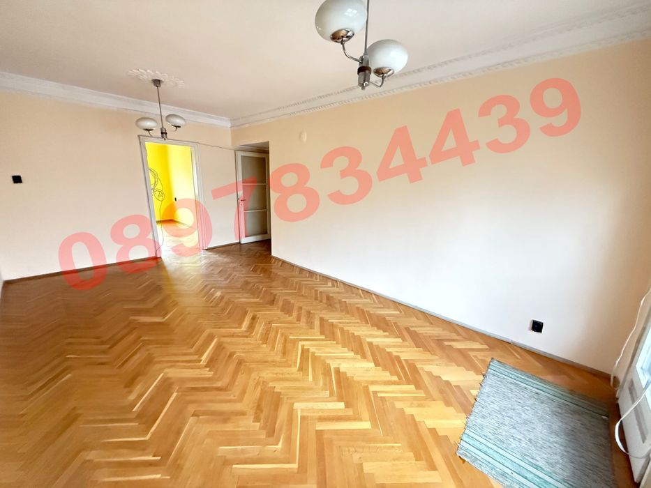 Продава се Четиристаен апартамент в Бургас, Център - 133 кв.м за 1228 €/кв.м - Снимка #1