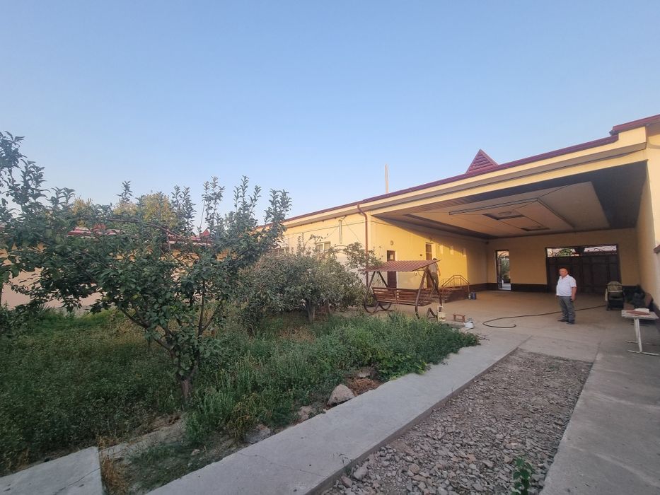 Намунавий уй сотилади