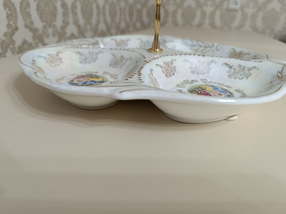 Менажница, трехъярусная посуда