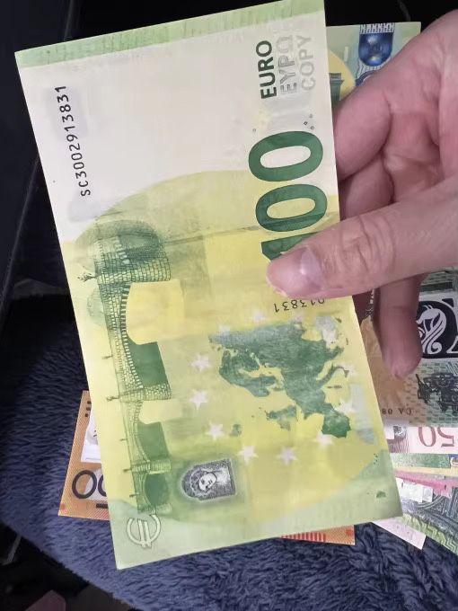 Реквизитни евро банкноти, пачки от €5, €10, €20, €50, €100, €200, €500