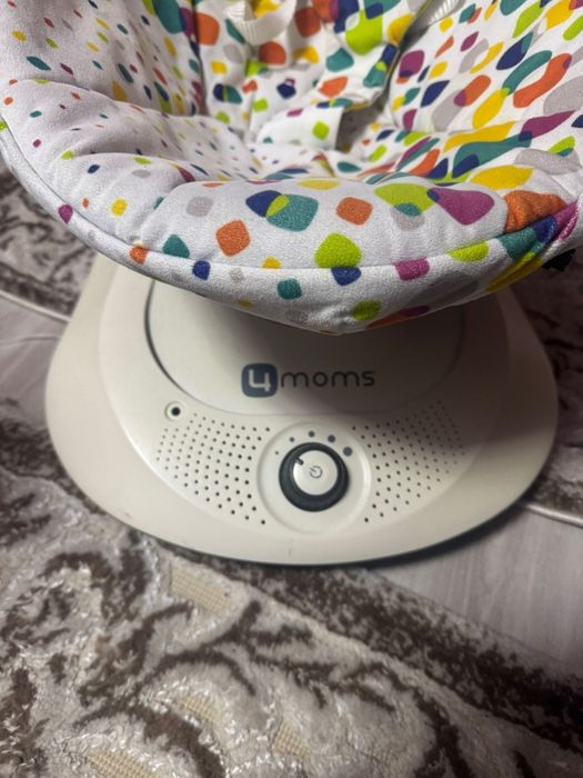 Vând fotoliul balansoar electric pentru bebe