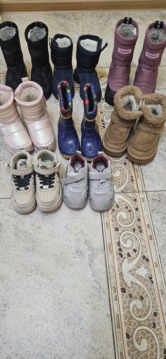 Продам детскую  обувь