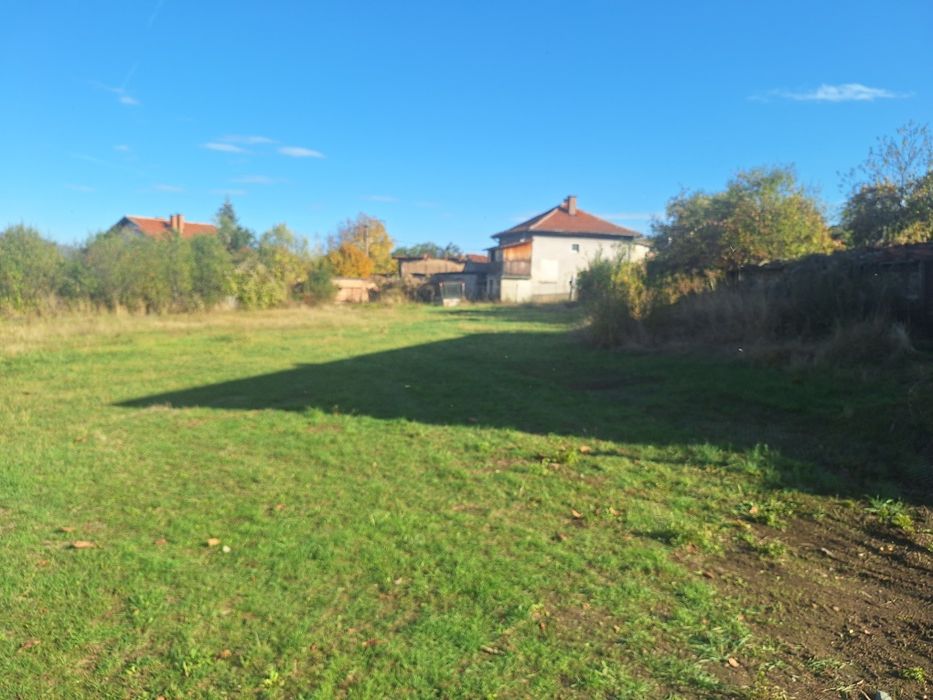 Дворно място в регулация