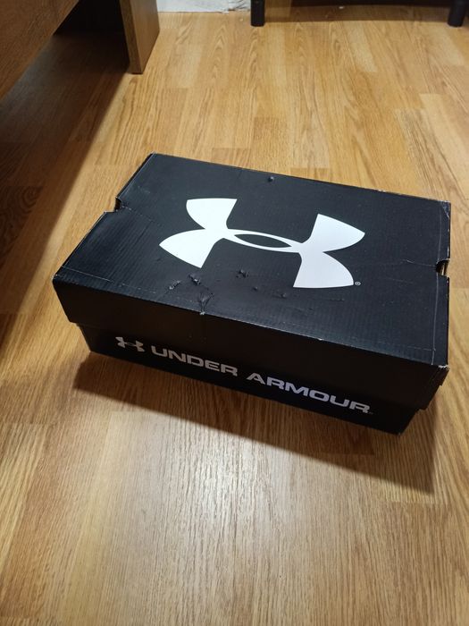 Vând pantofi sport Underarmour HOVR  mărimea 45