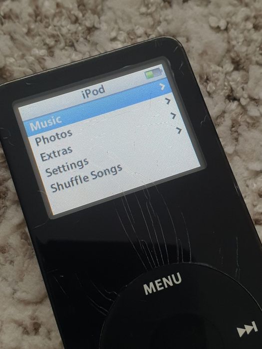 Vând Apple iPod Nano.