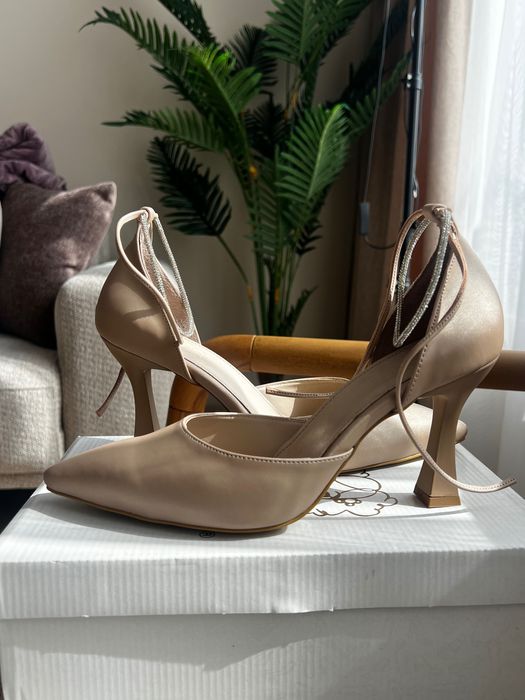 Сатенени дамски обувки на ток