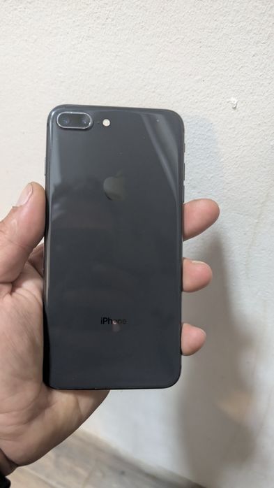 iPhone 8Plus  64 GB baterie 100%