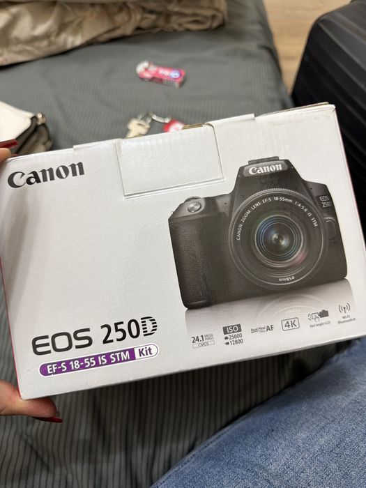 Canon EOS 250D + EF-S 18-55 IS STM