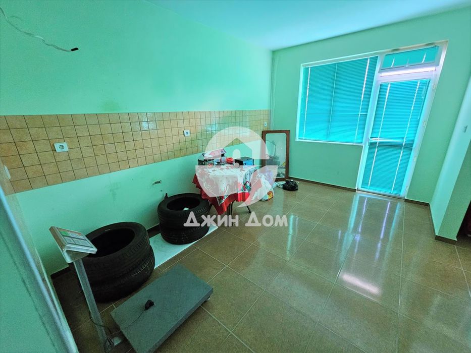 Просторна къща в с. Разбойна с гледка към планината