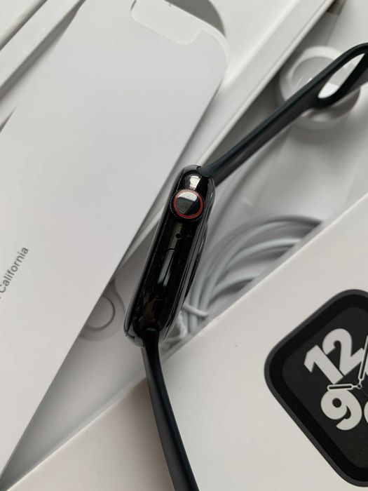 Apple Watch SE 1st Gen 44mm Space Grey