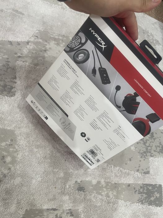 Продам новые игровые наушники hyperx cloud II