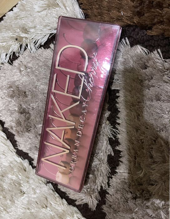 Paleta Urban Decay - Naked Cherry