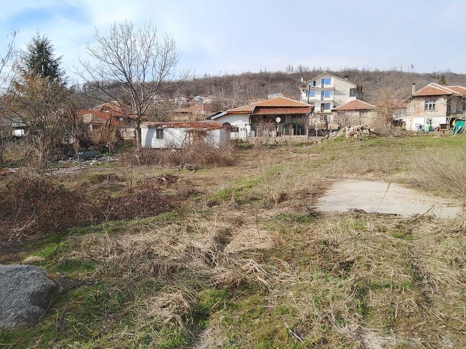 Дворно място с. Шереметя