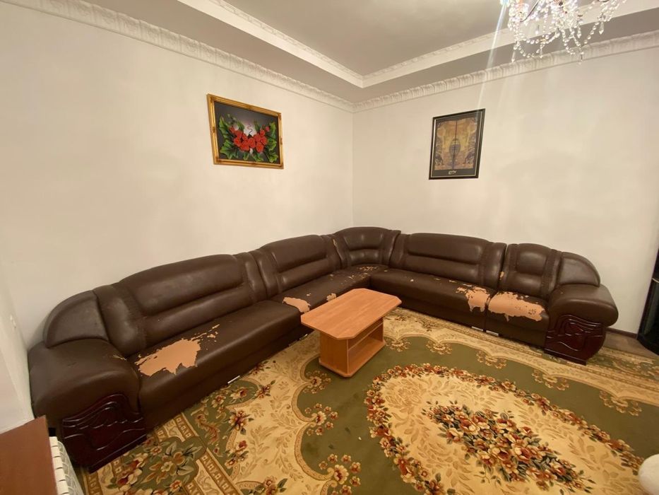 Продам кожанный диван