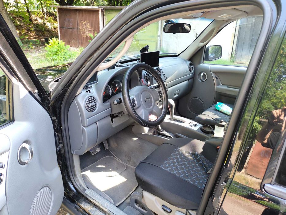 Jeep Cherokee KJ 2.8 CRD, 2005 г., автоматик и 4x4, на реални 204 757 км.