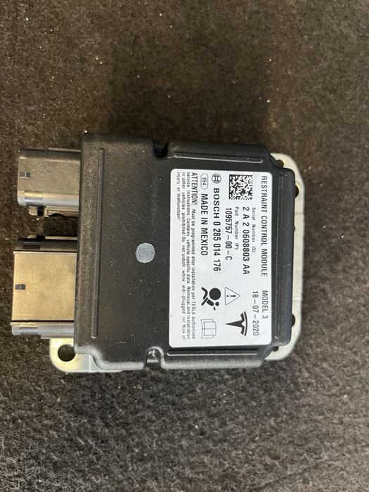 Айрбаг модул централа айрбег Tesla 1095757 C Airbag ECU Crash