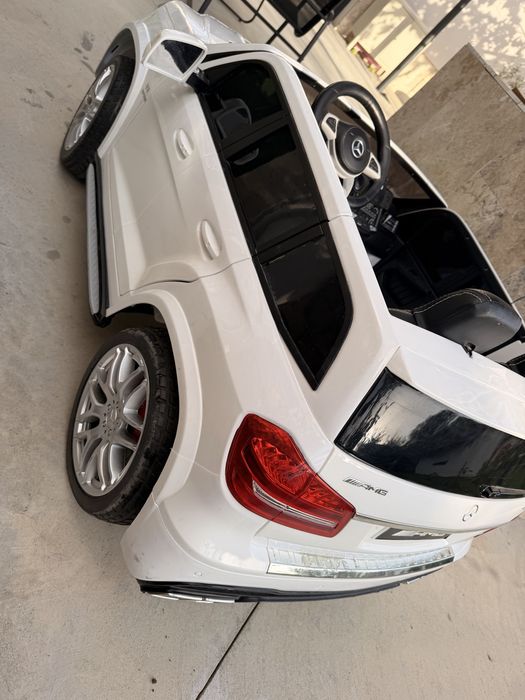 Двуместна Акумулаторна  кола mercedes AMG GLS 63