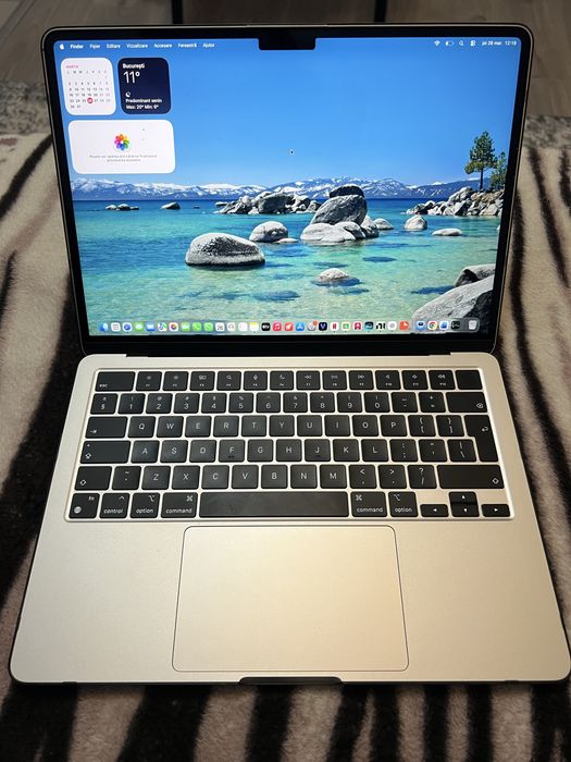 Vând MacBook Air 13 cu cip Apple M3