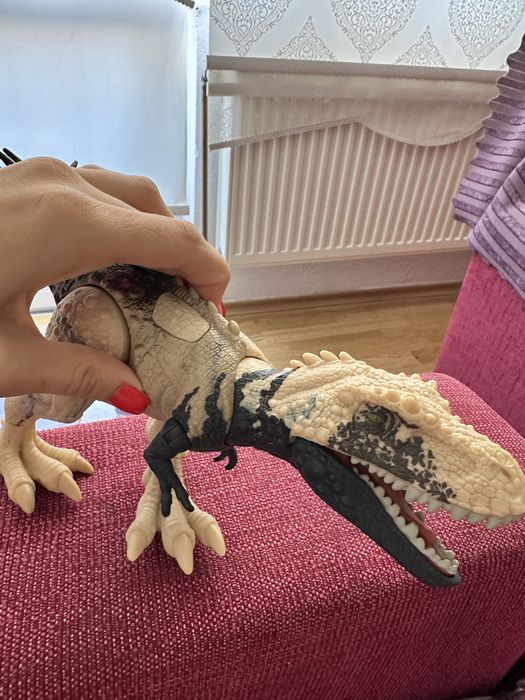 Динозавър от Jurassic world