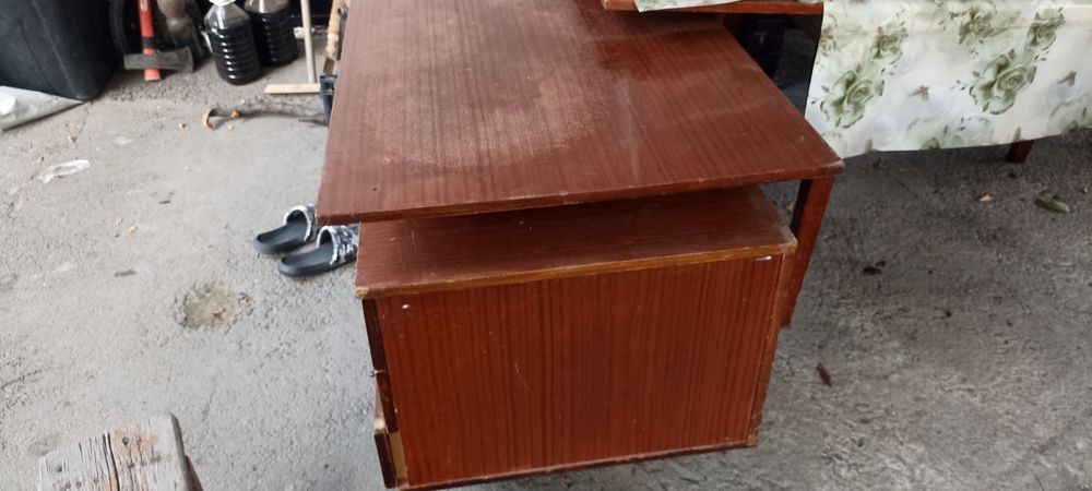 Отдам даром стол парта