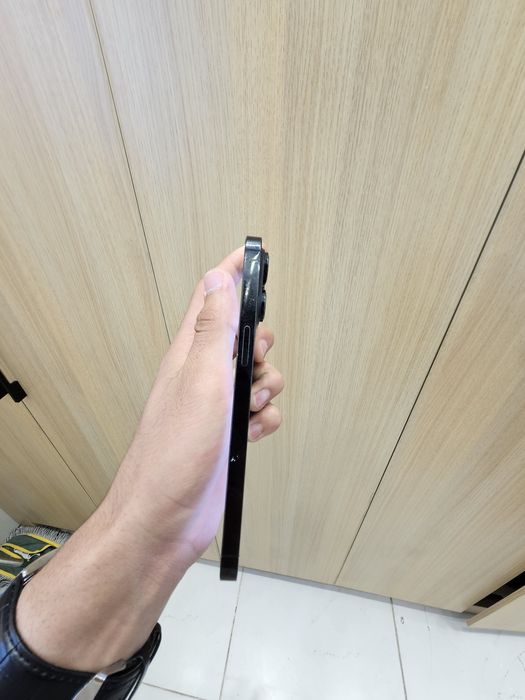 Iphone 14 pro max qora