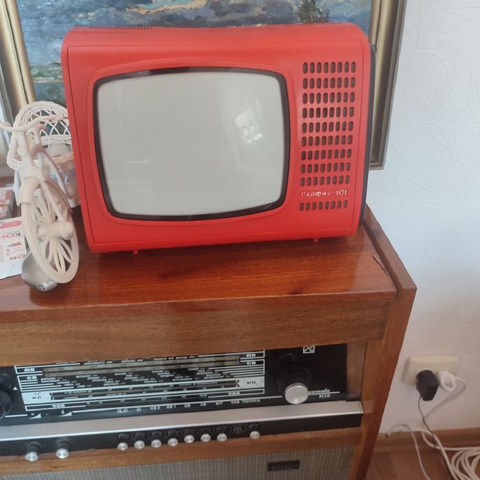 Телевизор малогабаритный СССР (ламповый)