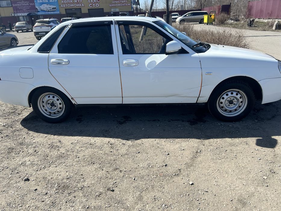 Продам машину Приора