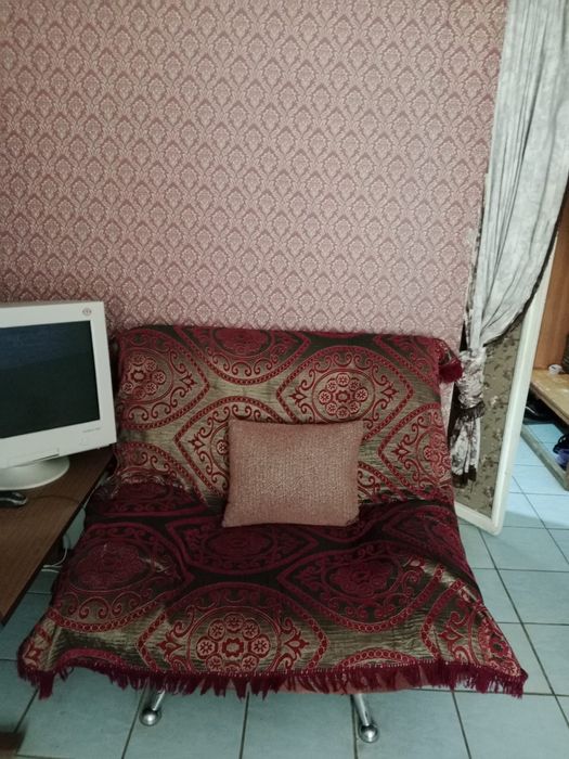 Продаётся диван с двумя креслами
