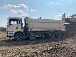 Balastru concasat beton semiumed amestec nisip piatra calcar granit