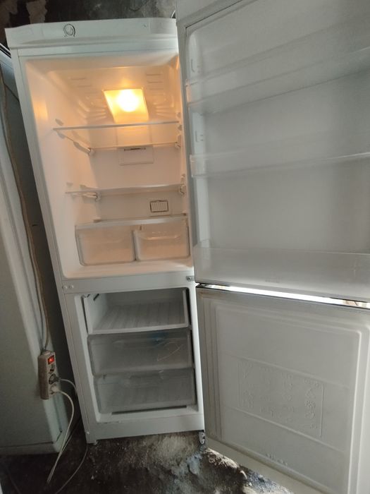 Продам холодильник Индезит