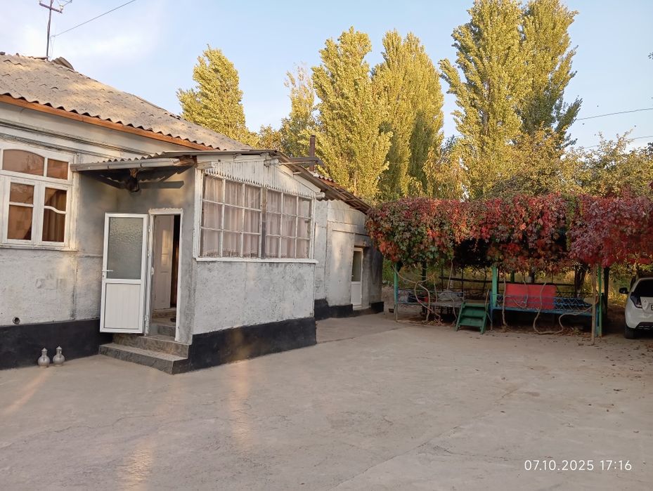 Бустонлик туманида 20 сотих уй сотилади.Булип сотиш варианти хам бор!