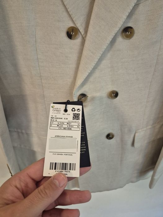 De vânzare Sacou NOU  bărbați la 2 revere 100 % in