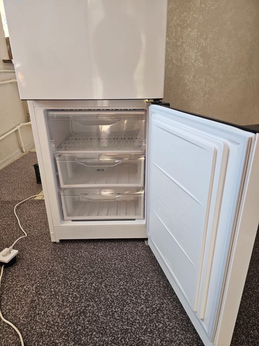 Продам холодильник Indesit