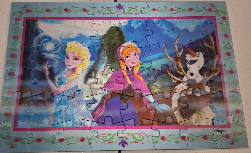 Куфарче метално с 2 пъзела на ледената кралица