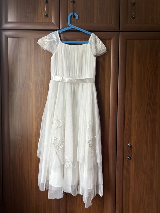 Бяла детска рокля